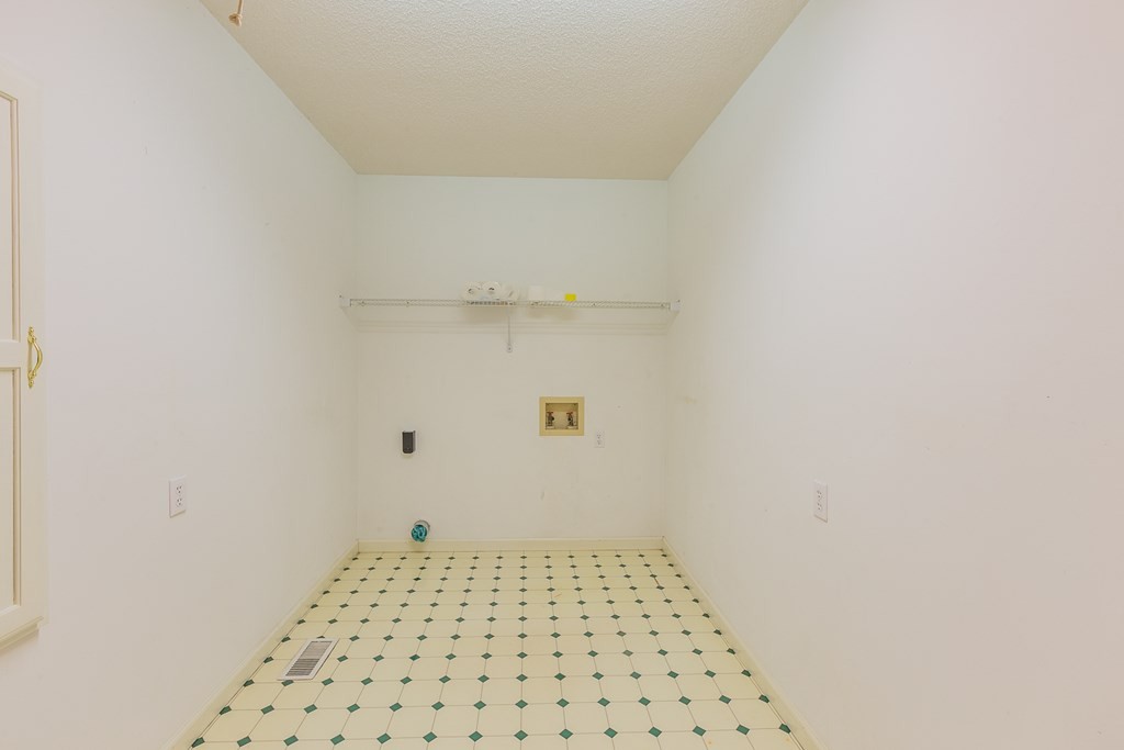 311 Johnson Road Chatsworth, GA 30705 - Photo 29 of 46 a bathroom with a shower
