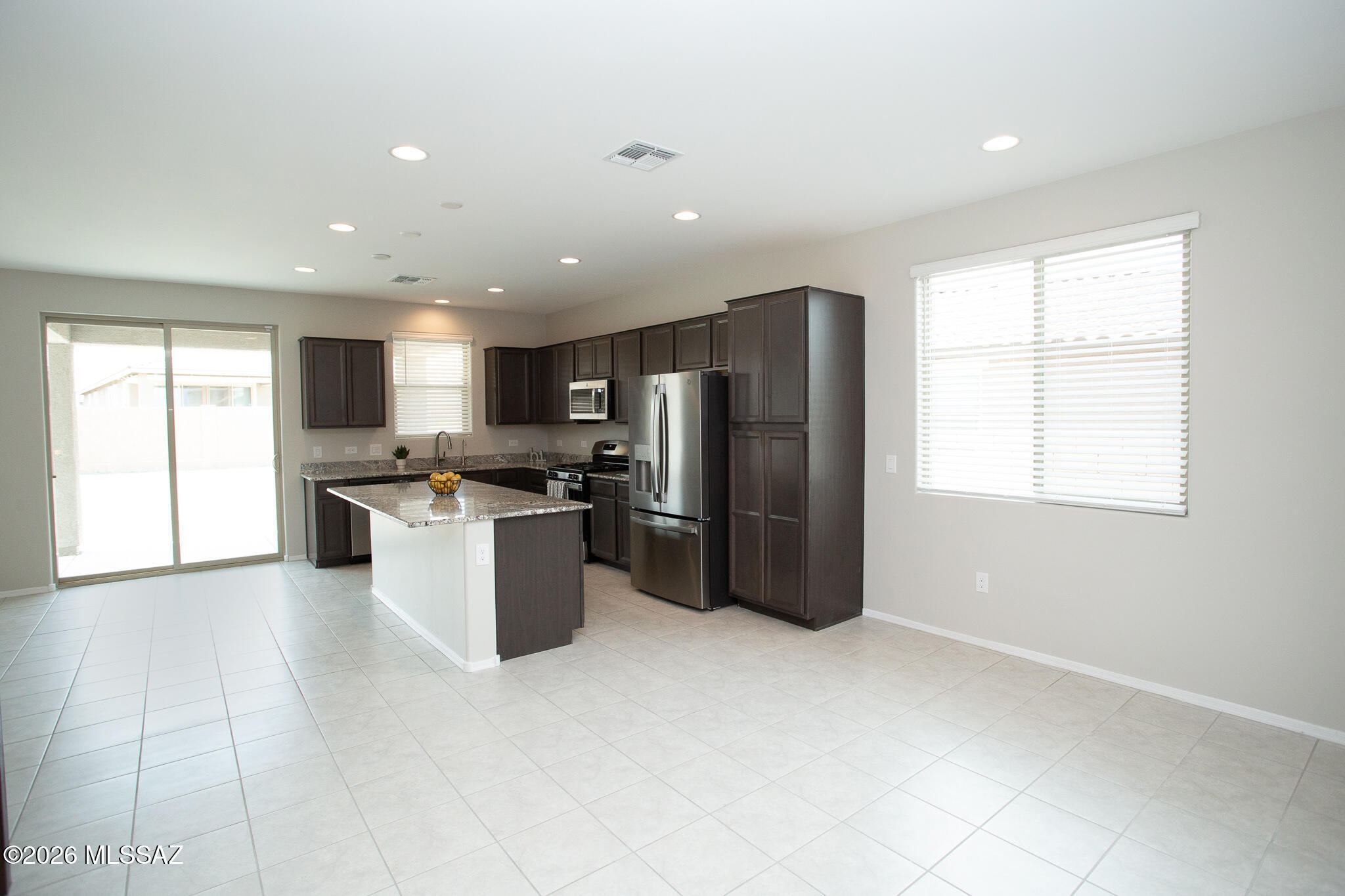 12071 East Ryscott Circle Vail, AZ 85641 - Photo 7 of 37 Kitchen / Dining Area