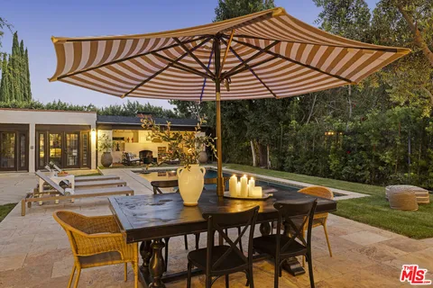 $2,699,000 | 6258 Warner Drive, Los Angeles, CA 90048