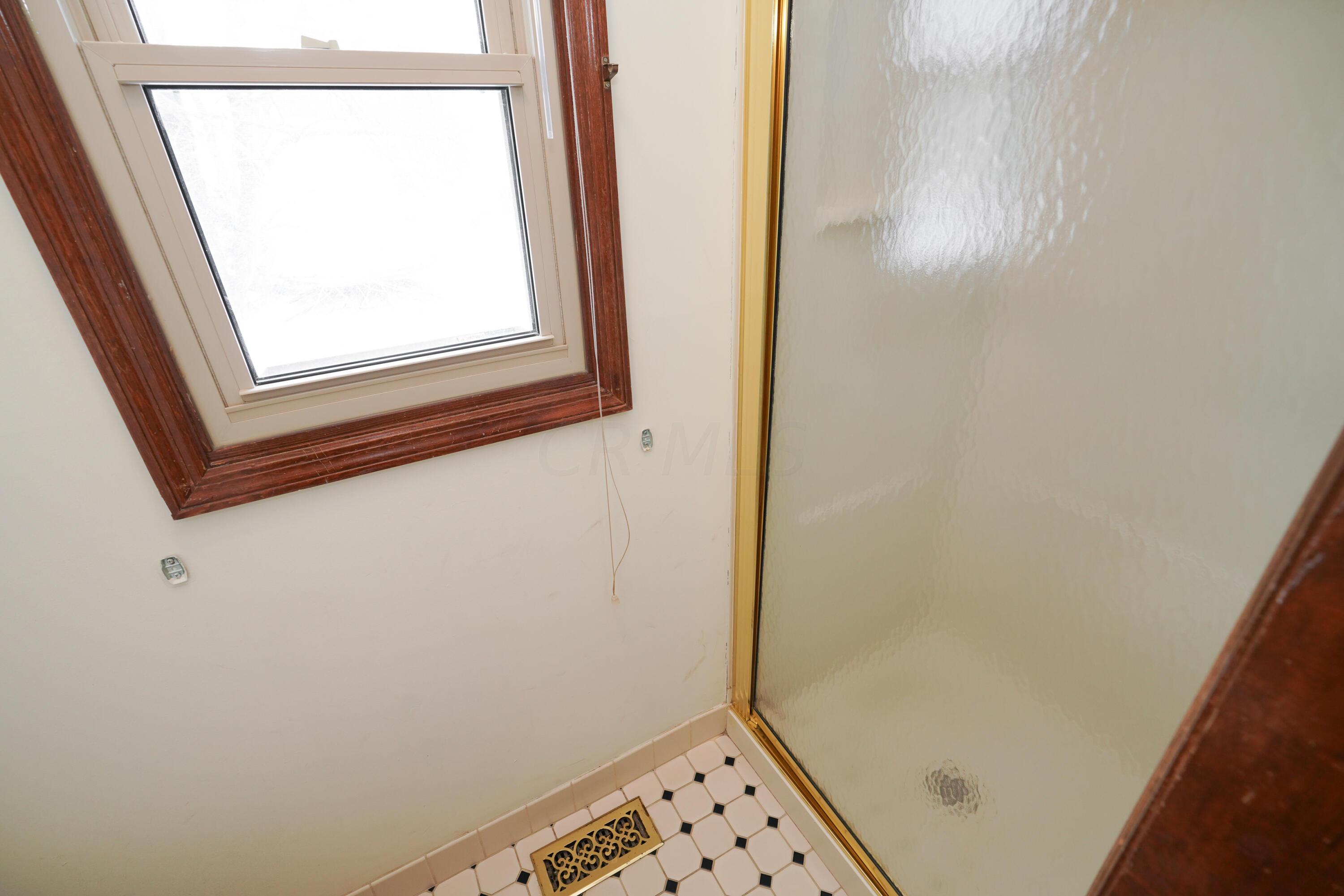 5407 Roscommon Road Dublin, OH 43017 - Photo 25 of 37 Primary bedroom suite