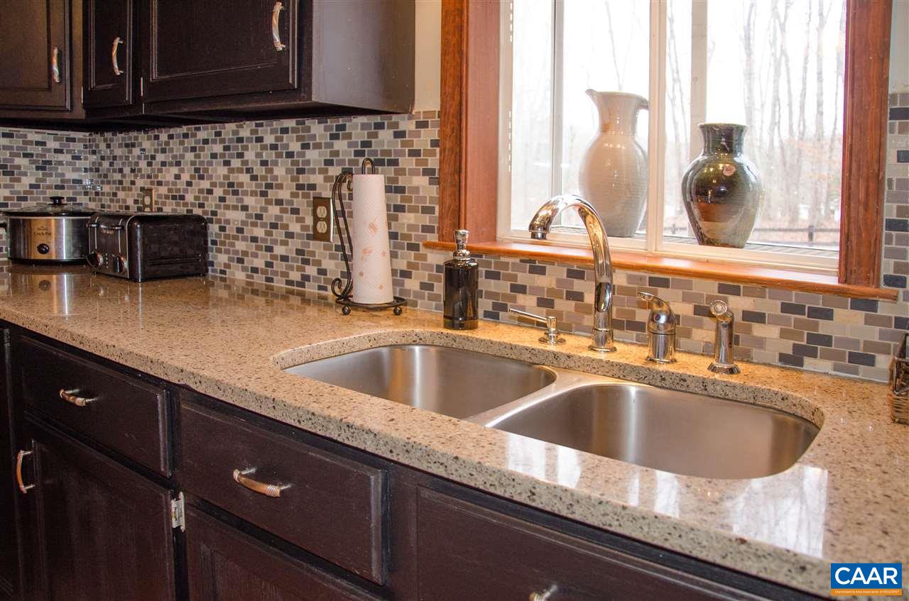 8956 James River Road Shipman, VA 22971 - Photo 8 of 50 Gallery Image 8
