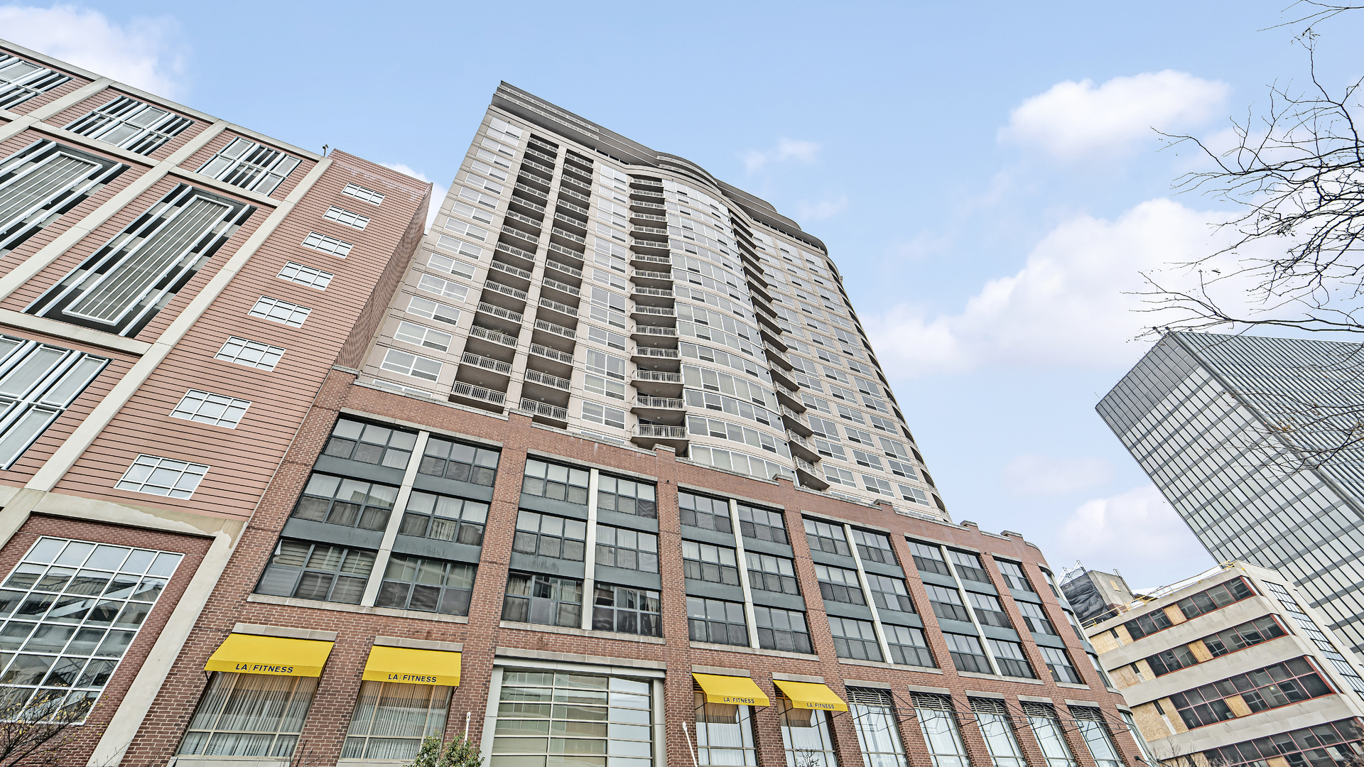 807 Davis Street, Unit 808 Evanston, IL 60201 - Photo 1 of 14 front view of a building