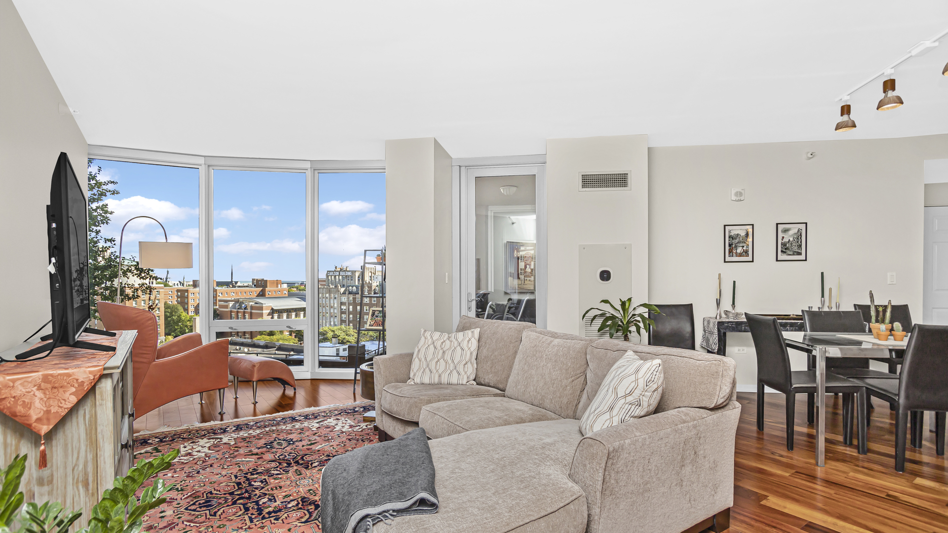 807 Davis Street, Unit 808 Evanston, IL 60201 - Photo 6 of 14 a living room with furniture and a large window