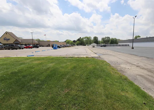 $59,900 | 1524 East Pierson Road, Flushing, MI 48433
