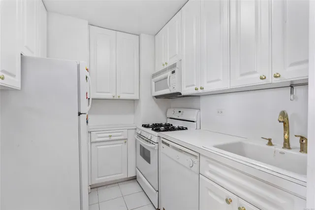 $249,999 | 133 Beach 120th Street, Unit 1E | Rockaway Park