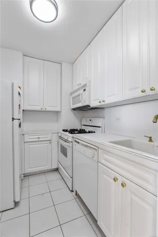 $249,999 | 133 Beach 120th Street, Unit 1E | Rockaway Park