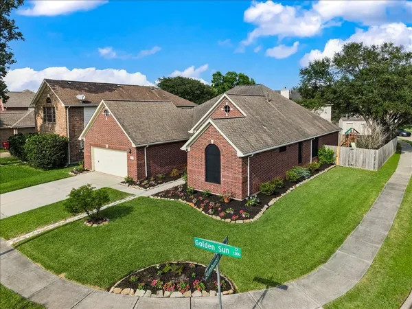 $349,000 | 1306 Golden Sun Court, Pasadena, TX 77586