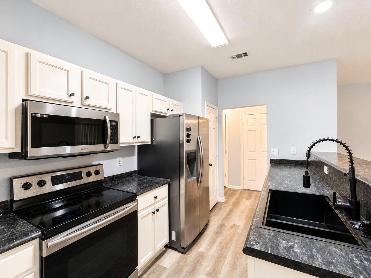 1014 Airport Road, Unit 121 Destin, FL 32541 - Photo 10 of 24 20-interior_kitchen_3