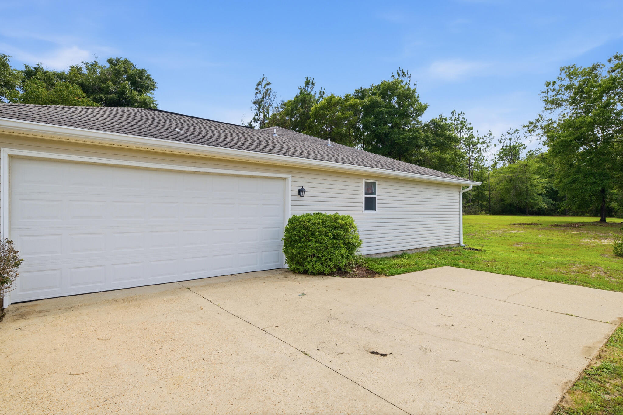 6204 Flash Lane Crestview, FL 32536 - Photo 3 of 32 garage