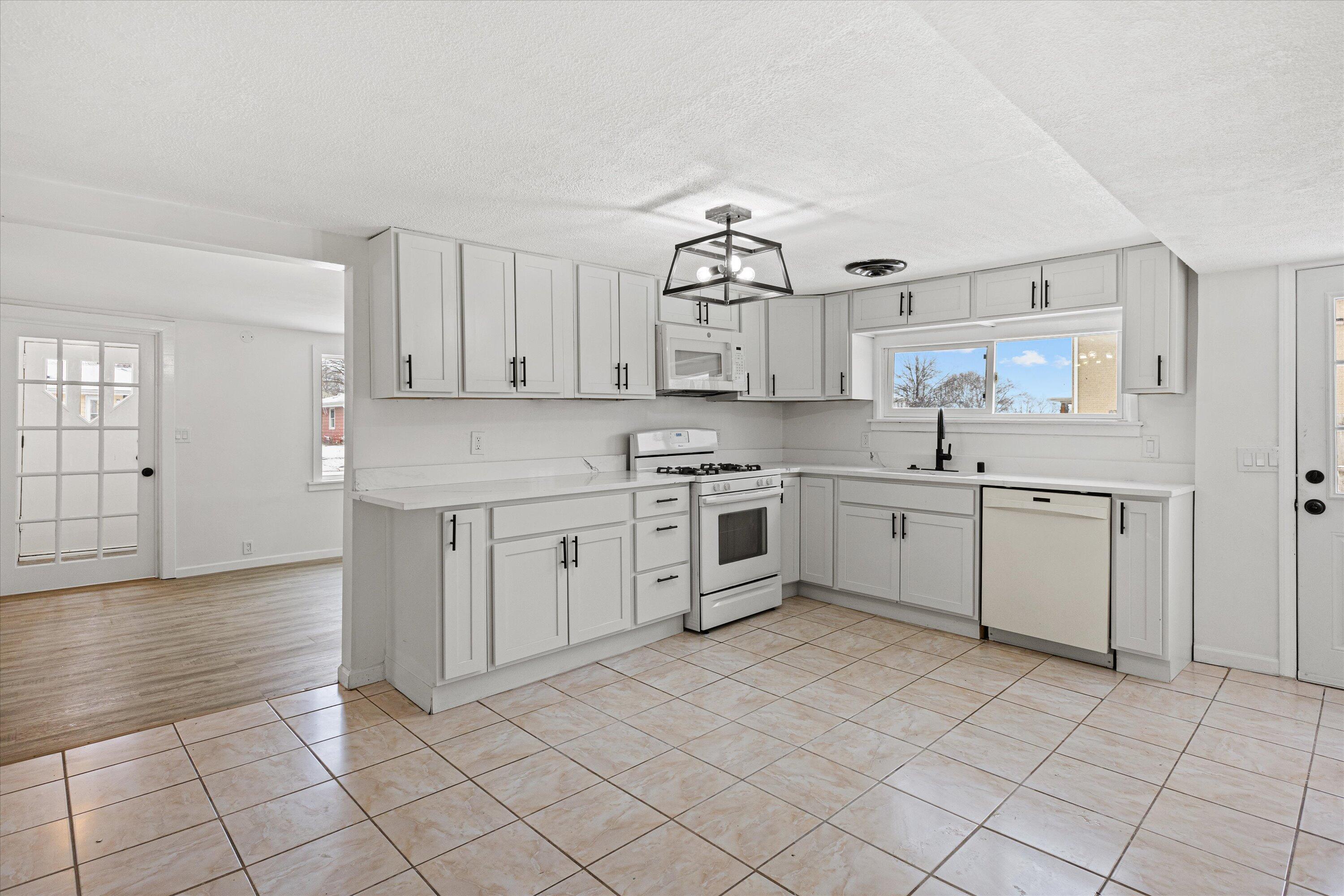 5329 16th Street Mount Pleasant, WI 53406 - Photo 4 of 21 11-925A7341