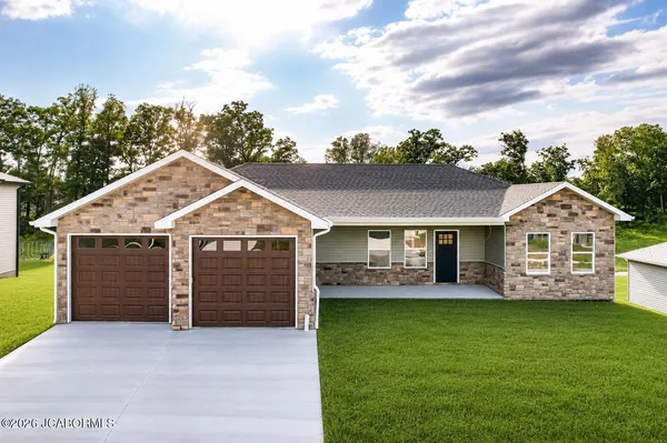 $439,900 | 782 Vine Drive, Holts Summit, MO 65043