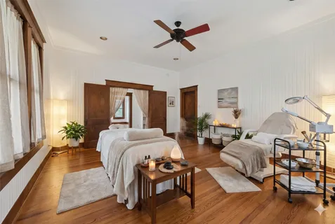 a view of empty room with wooden floor and ceiling fan