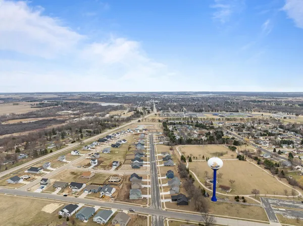 $468,500 | 1302 Evergreen Drive, Delavan, WI 53115