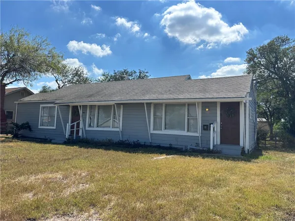 $1,495 | 629 West Nettie Avenue, Kingsville, TX 78363