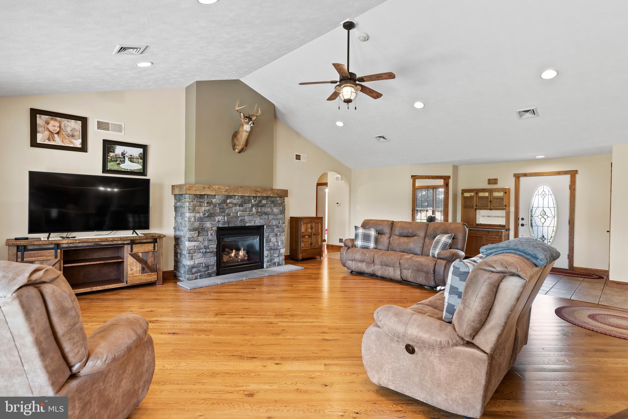 655 Britton Road Shippensburg, PA 17257 - Photo 6 of 74 family foyer