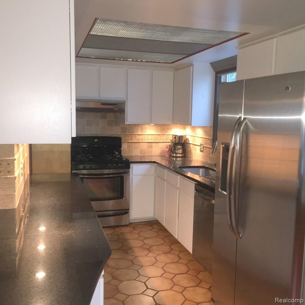 1737 Oxford Road Berkley, MI 48072 - Photo 11 of 40 Kitchen