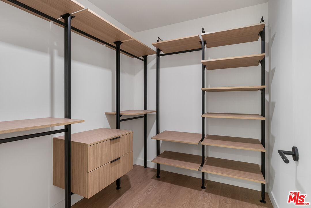 10700 Tabor Street, Unit 511 Los Angeles, CA 90034 - Photo 10 of 26 a view of walk in closet