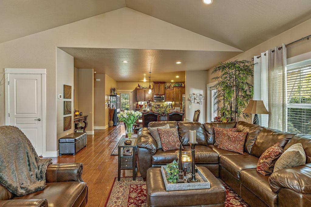 700 Grouse Ridge Drive Central Point, OR 97502 - Photo 12 of 32 Additional Photo