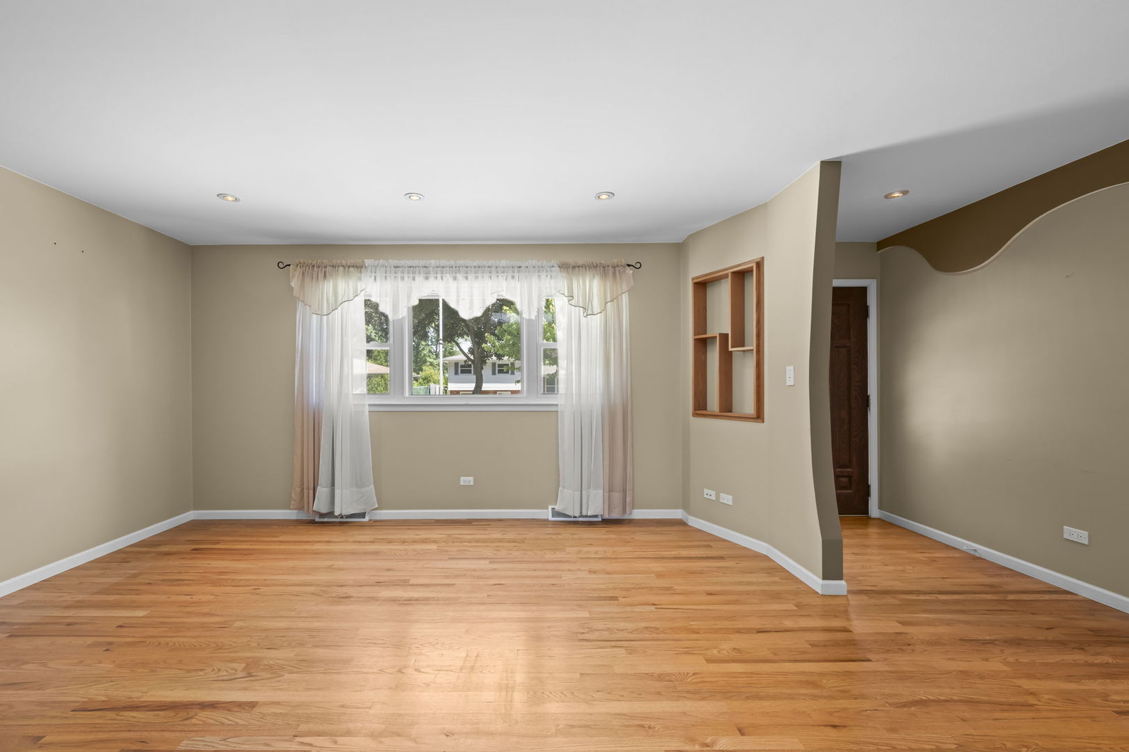 1101 Anthony Road Wheeling, IL 60090 - Photo 4 of 28