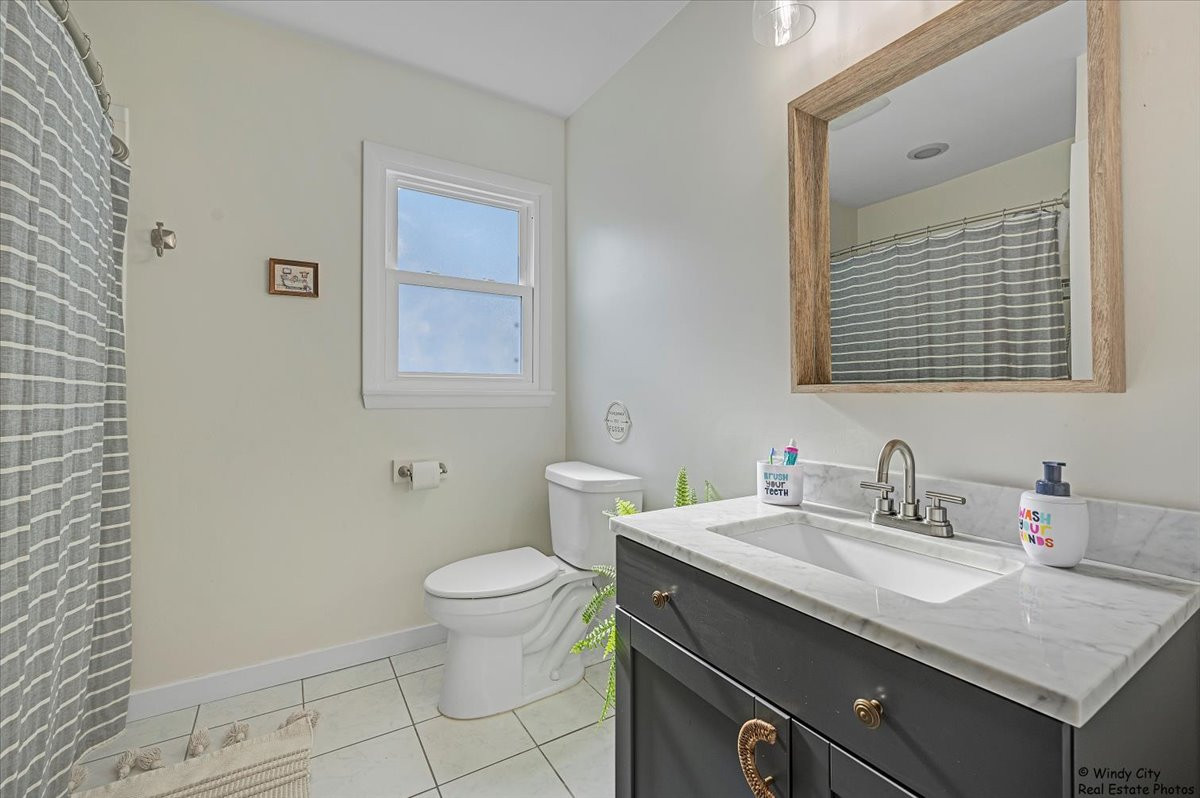 442 Berry Road Barrington, IL 60010 - Photo 14 of 22 Gallery Image 14