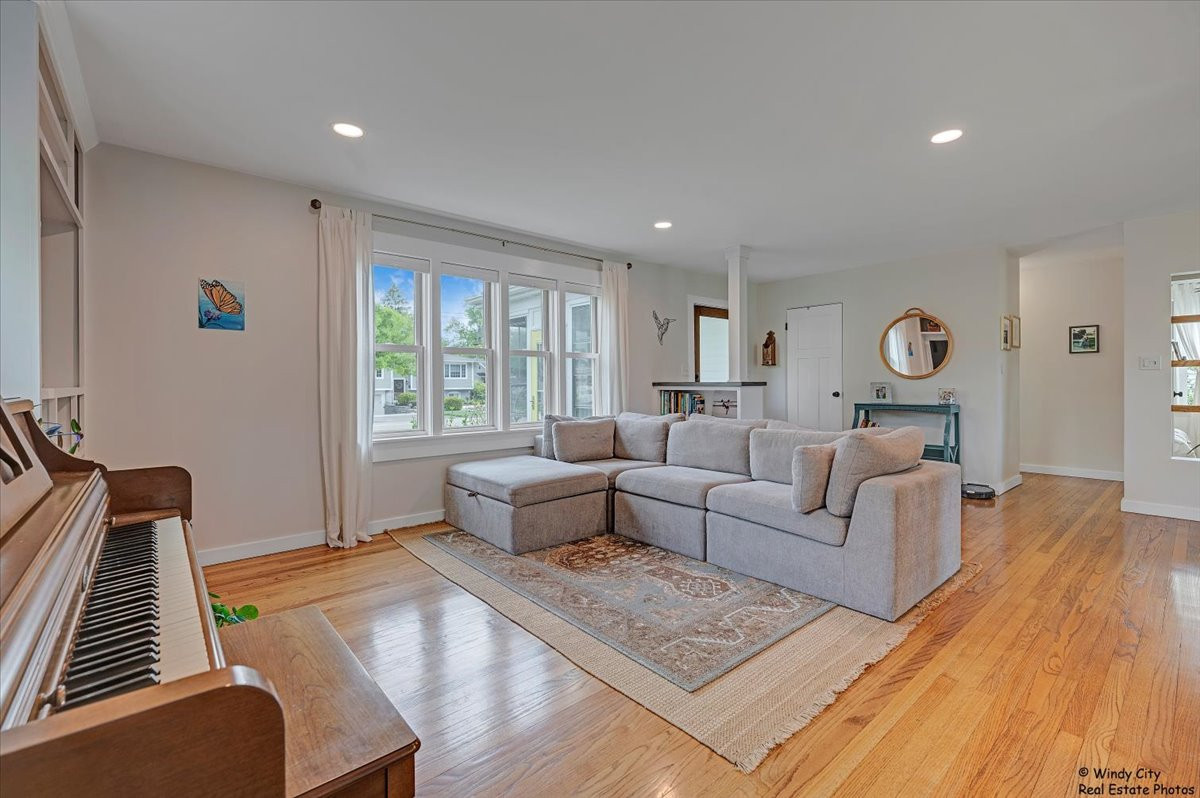 442 Berry Road Barrington, IL 60010 - Photo 17 of 22 Gallery Image 17