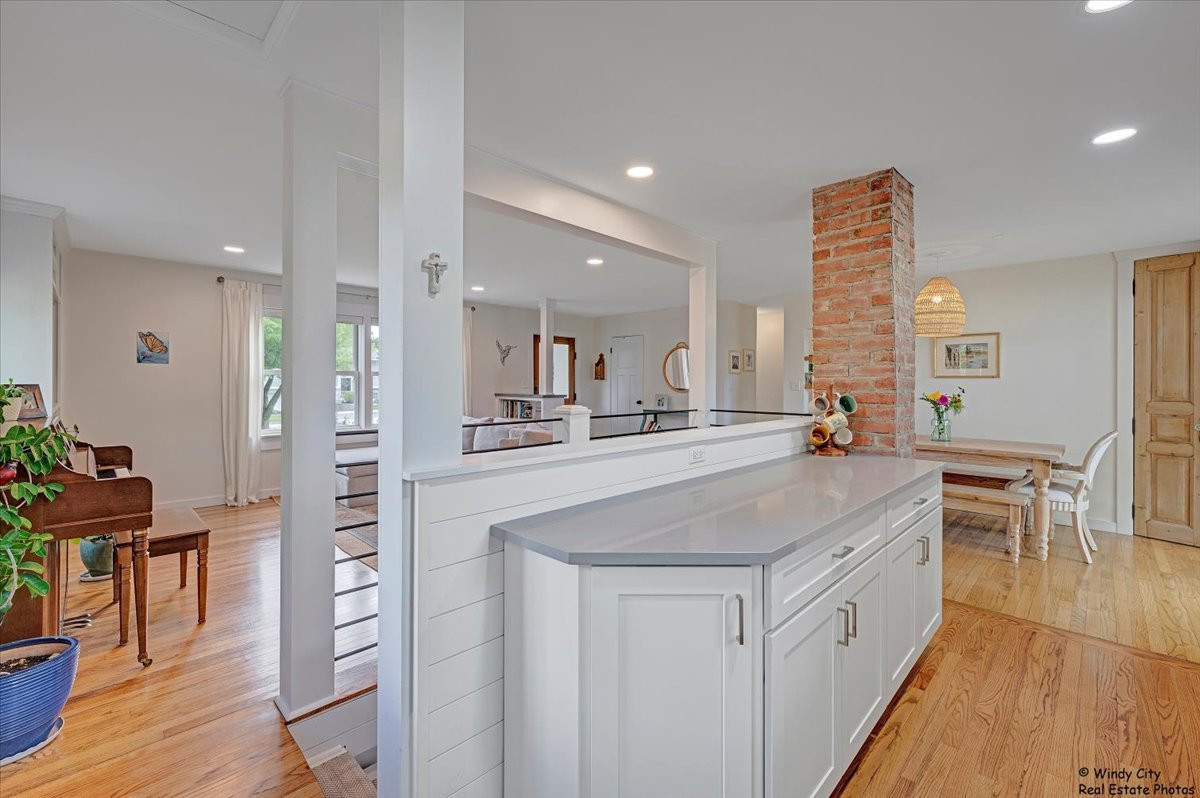 442 Berry Road Barrington, IL 60010 - Photo 5 of 22 Gallery Image 5