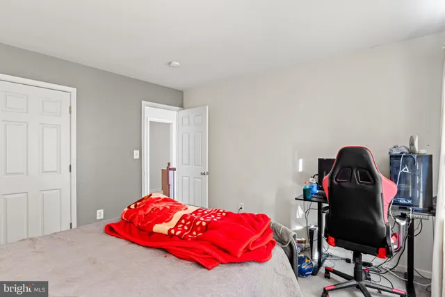 a bedroom with bed and windows