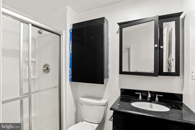 a view of an empty room with a ceiling fan