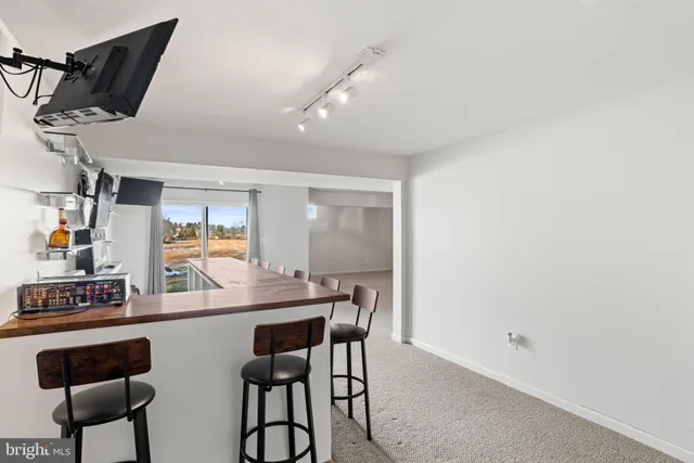 a view of a livingroom with furniture