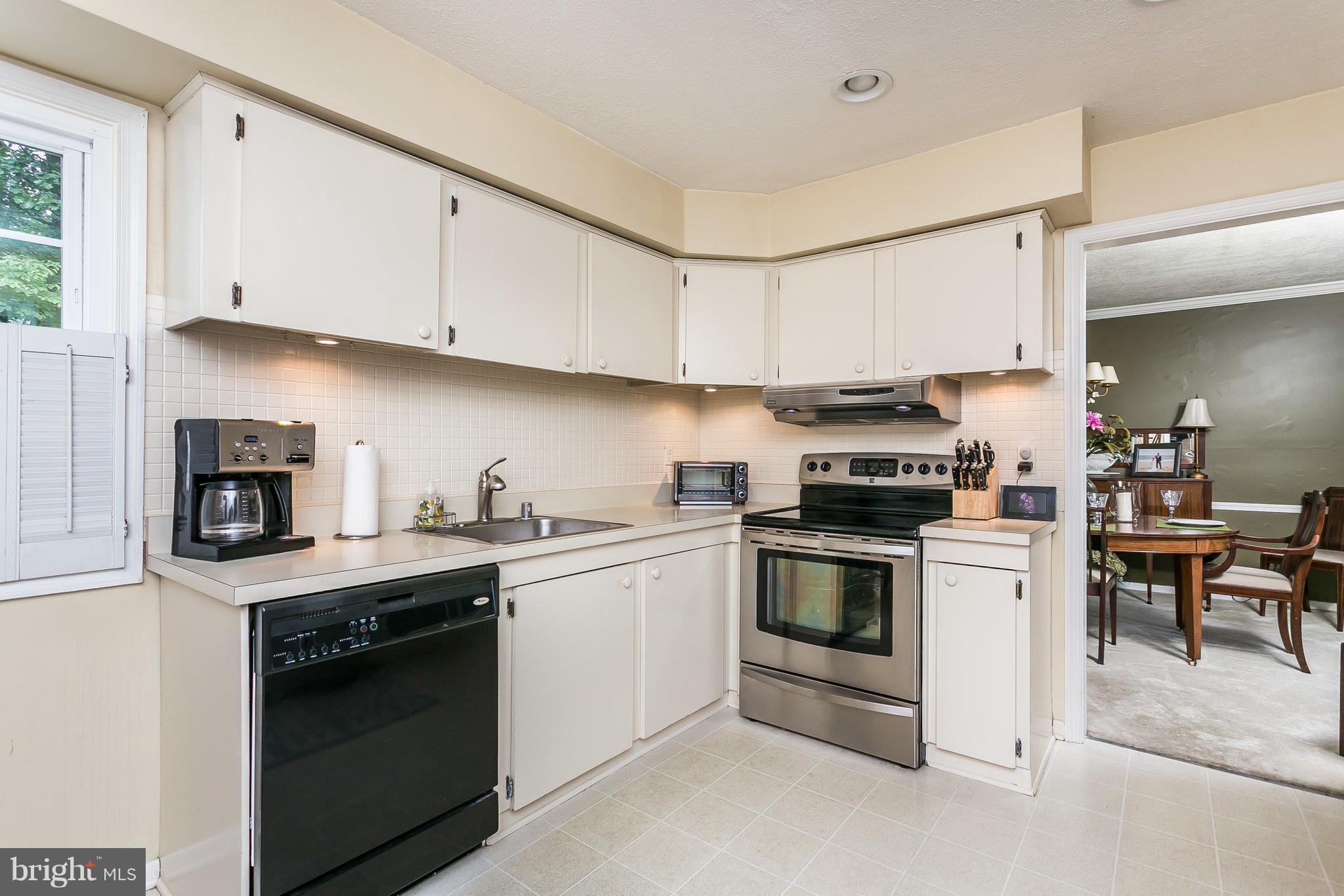 10819 Sandringham Road Cockeysville, MD 21030 - Photo 10 of 16 Kitchen