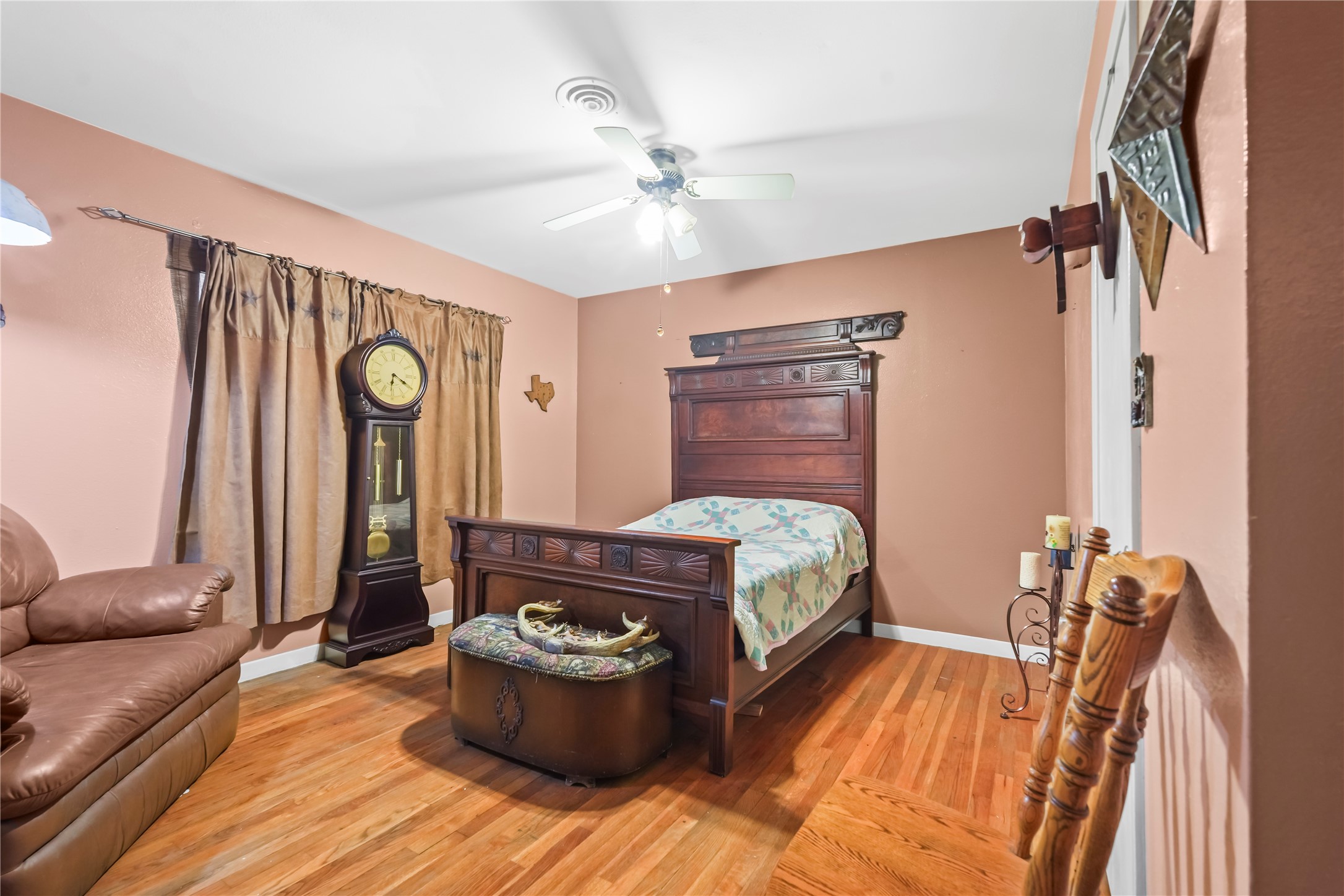 1809 North Roberson Street Conroe, TX 77301 - Photo 14 of 19 3rd Bedroom