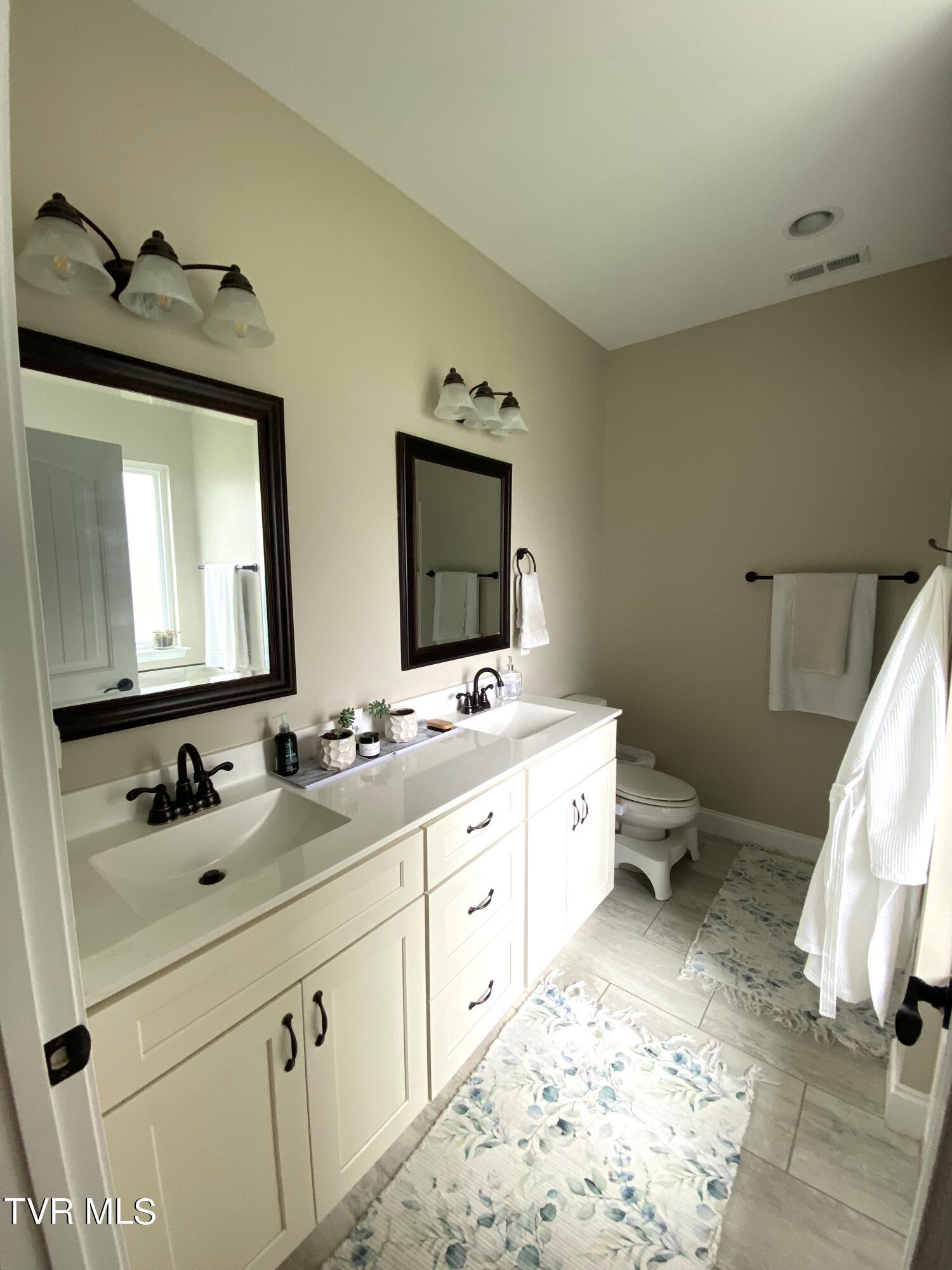 103 Anderson Road Jonesborough, TN 37659 - Photo 54 of 95 004Master Bath