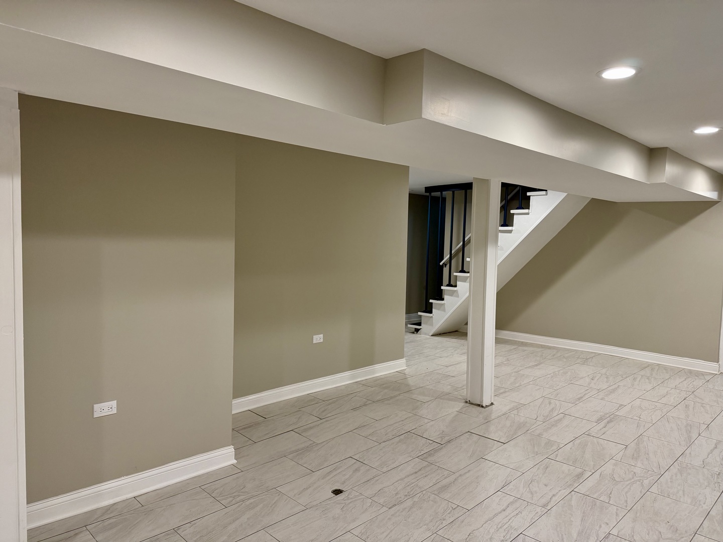 7945 South Perry Avenue Chicago, IL 60620 - Photo 8 of 30