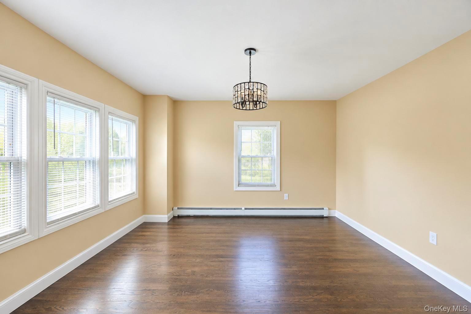 236 Plainview Road Hicksville, NY 11801 - Photo 11 of 24 Gallery Image 11