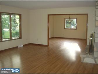 708 River Road Ewing, NJ 08628 - Photo 7 of 12 Living Room