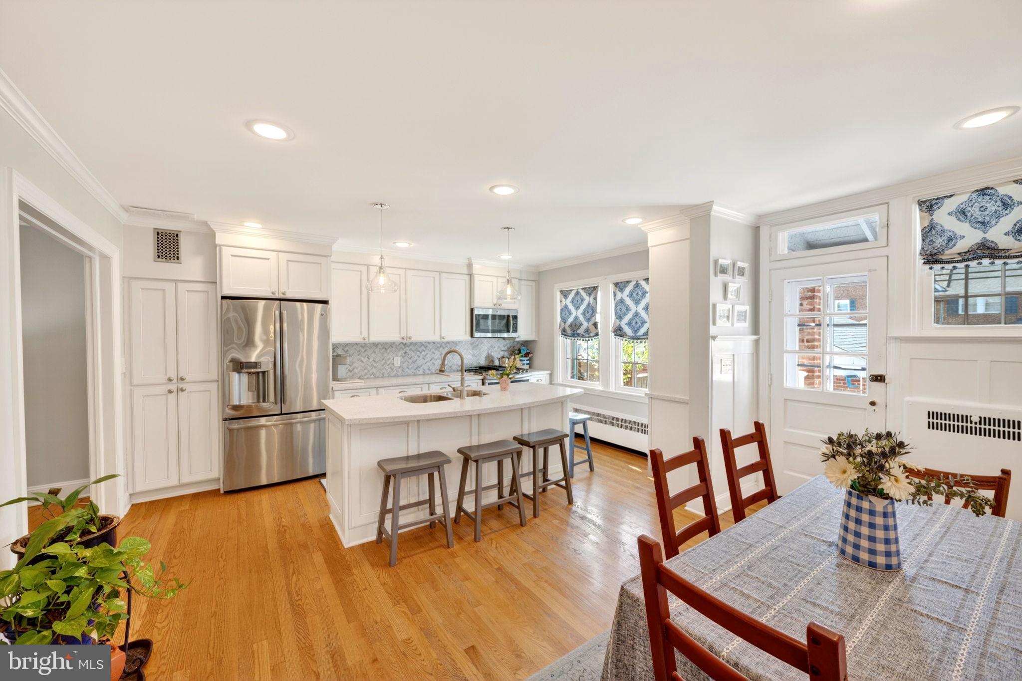 425 Murdock Road Baltimore, MD 21212 - Photo 16 of 63 Open- floor concept-perfect for entertaining!