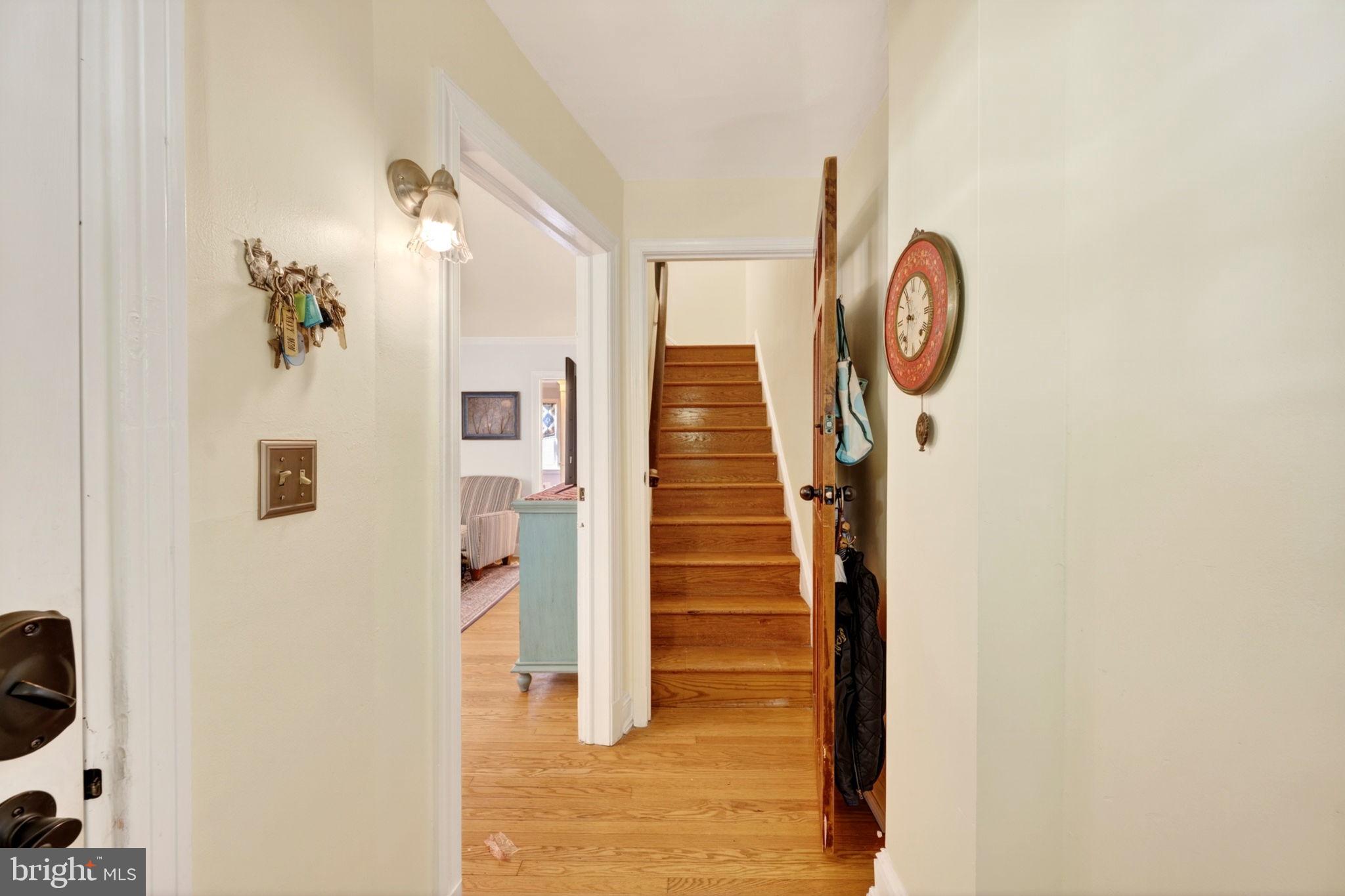 425 Murdock Road Baltimore, MD 21212 - Photo 22 of 63 Stairwell to second level