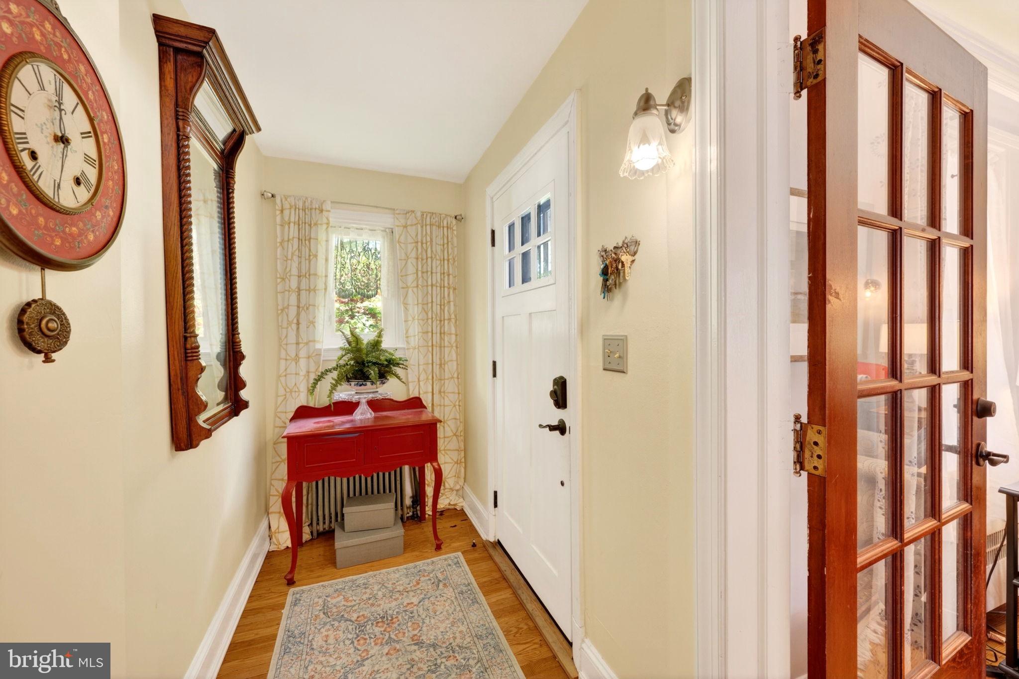 425 Murdock Road Baltimore, MD 21212 - Photo 6 of 63 Foyer entrance
