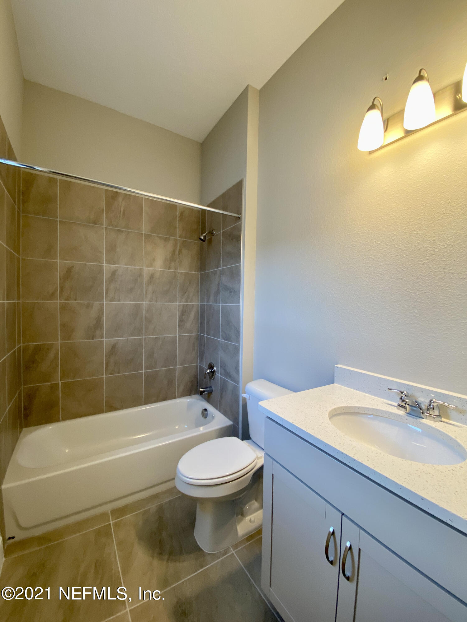 804 Rustic Mill Dr Street St. Augustine, FL 32092 - Photo 5 of 43 75 - En Suite Bath 2