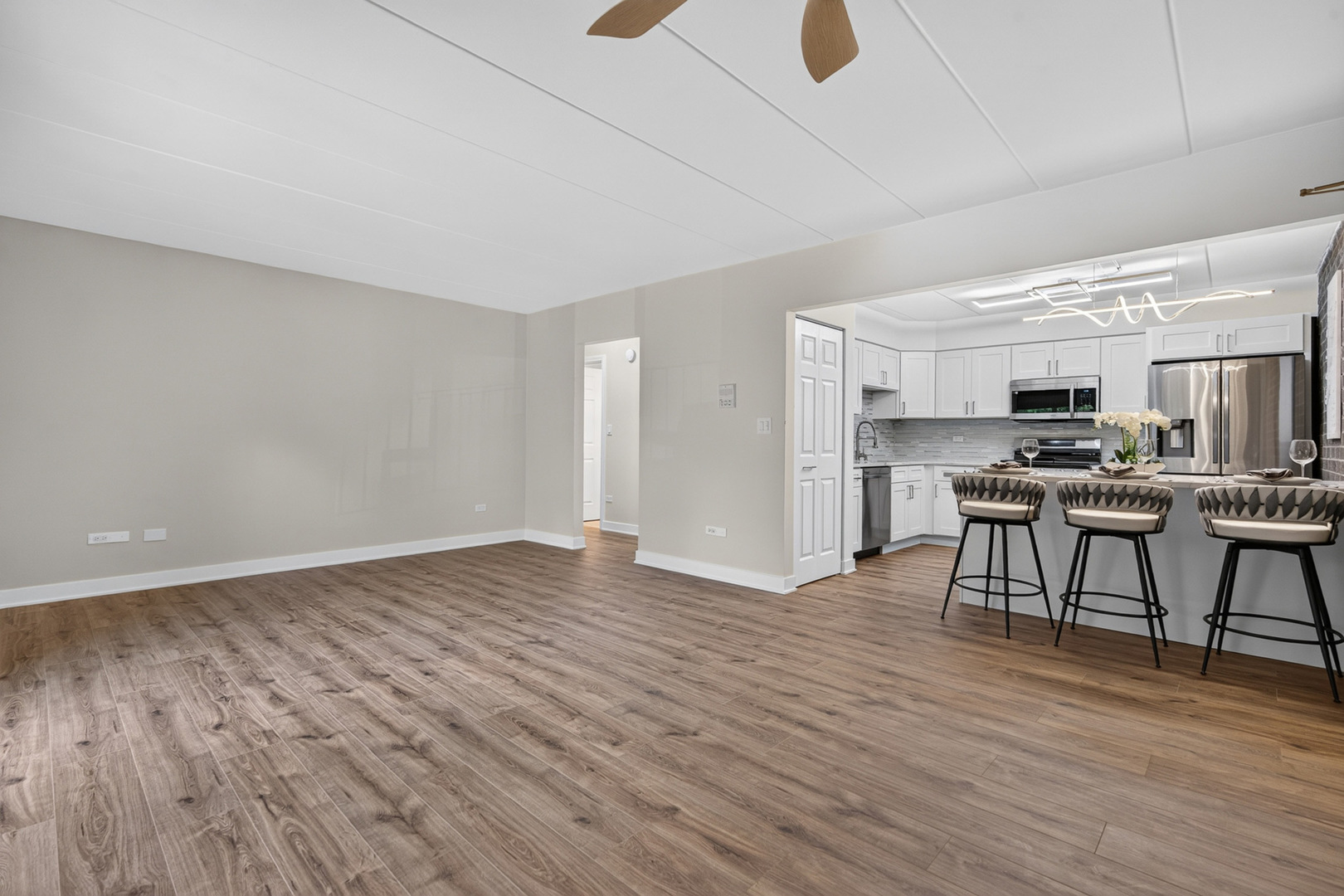 124 East Bailey Road, Unit E Naperville, IL 60565 - Photo 5 of 27 Gallery Image 5