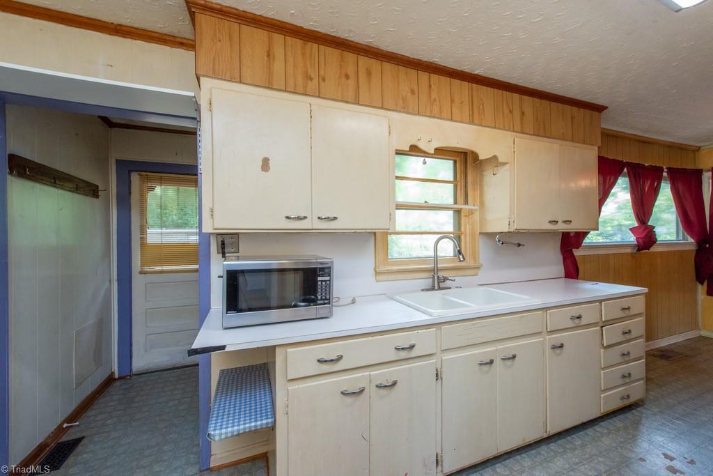 3316 Pine Valley Road High Point, NC 27265 - Photo 16 of 50