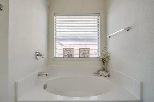 $350,000 | 509 Azalea Drive, Glenn Heights, TX 75154