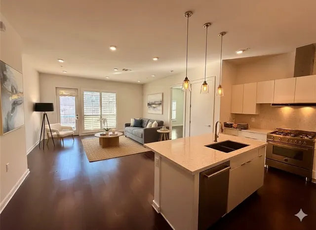 $4,250 | 207 West Johanna Street, Unit 208, Austin, TX 78704