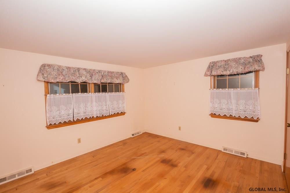 44 Devon Road Bethlehem, NY 12054 - Photo 16 of 28 Photo 17