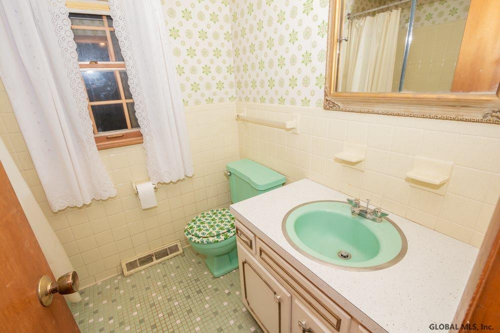 44 Devon Road Bethlehem, NY 12054 - Photo 25 of 28 Photo 26