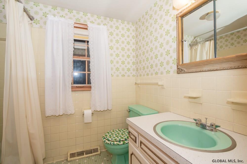 44 Devon Road Bethlehem, NY 12054 - Photo 26 of 28 Photo 27