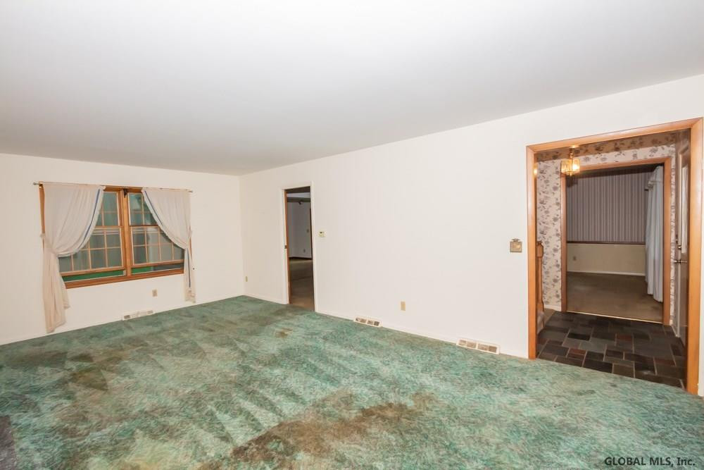 44 Devon Road Bethlehem, NY 12054 - Photo 5 of 28 Photo 6