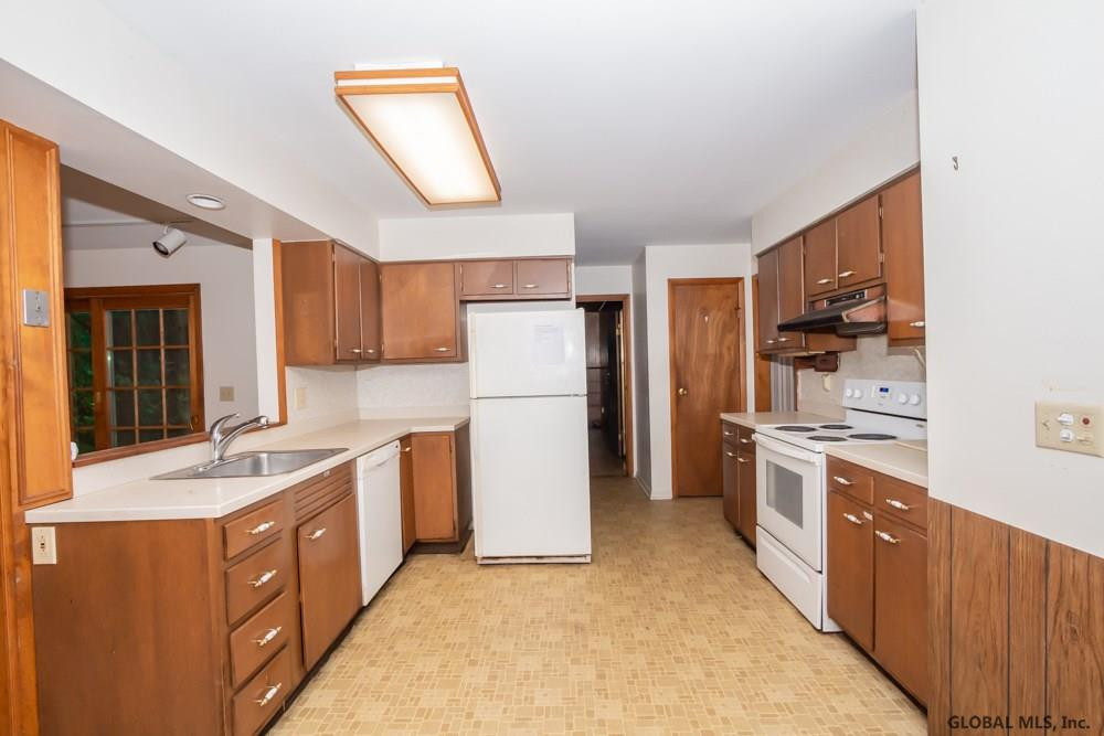 44 Devon Road Bethlehem, NY 12054 - Photo 6 of 28 Photo 7