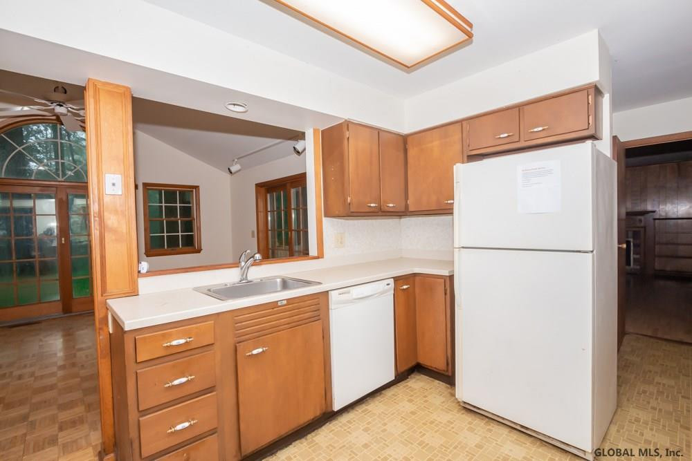 44 Devon Road Bethlehem, NY 12054 - Photo 7 of 28 Photo 8