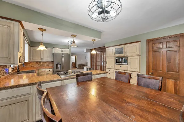 $389,900 | 2780 South Ridge Road, Green Bay, WI 54304